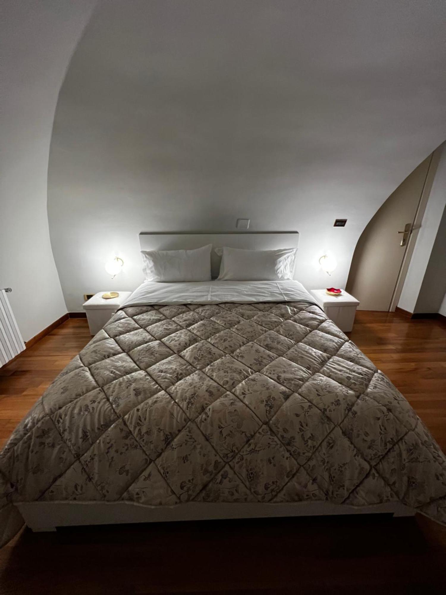 Calefati Gallery Luxury Apartment Bari Exterior foto